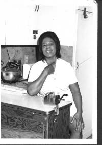 img-black_lady_near_stove.jpg img-black_lady_near_stove.jpg