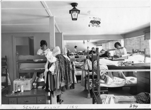 img-girls_in_bunk_beds_in_senior_house.1962.jpg img-girls_in_bunk_beds_in_senior_house.1962.jpg