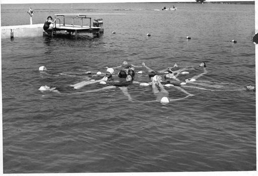 img-girls_synchronized_swimming.jpg img-girls_synchronized_swimming.jpg