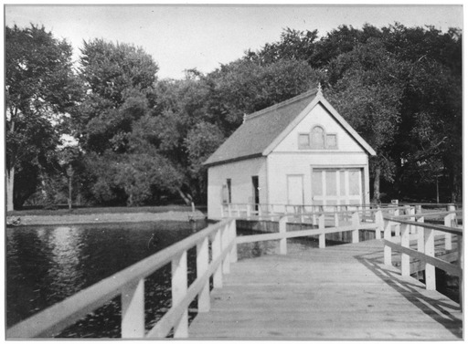 img-knapp_boat_house.4.jpg