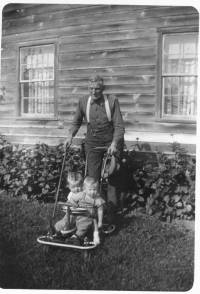 img-martin_clark_family.jpg img-martin_clark_family.jpg